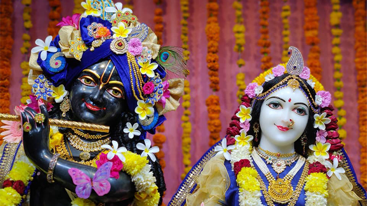 Temple lamps and devotional ambience